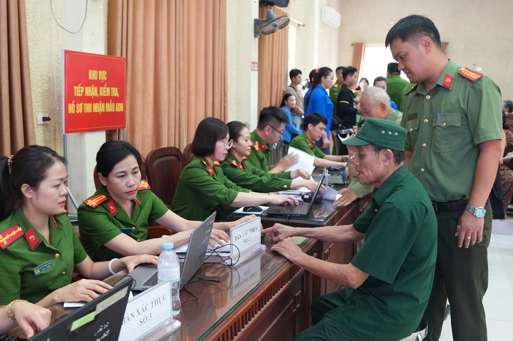 Nghệ An thu nhận hơn 22.000 mẫu sinh phẩm ADN thân nhân liệt sĩ phục vụ xác định danh tính